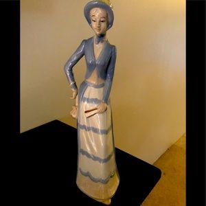 A lladro like porcelain lady